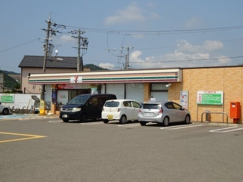 コンビニ　セブンイレブン和歌山梶取店様（コンビニ）まで743m