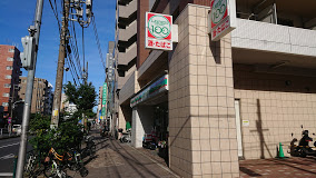 コンビニ　ローソンストア100江東森下三丁目店（コンビニ）まで190m