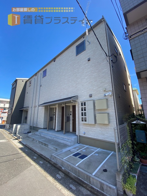 建物外観　シンプルなデザインが飽きを感じさせません。