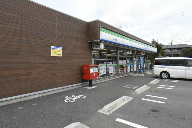 コンビニ　ファミリーマート川口戸塚店（コンビニ）まで161m