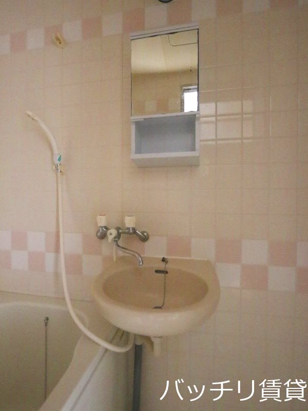 洗面設備　別号室の画像。現況優先。