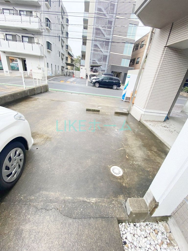駐車場　エントランス