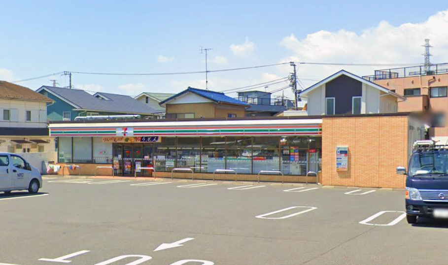 コンビニ　セブンイレブン（コンビニ）まで395m