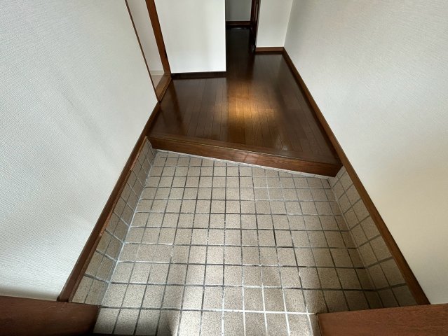 近鉄南大阪線 駒ケ谷駅 徒歩9分 2階建 築34年の玄関写真