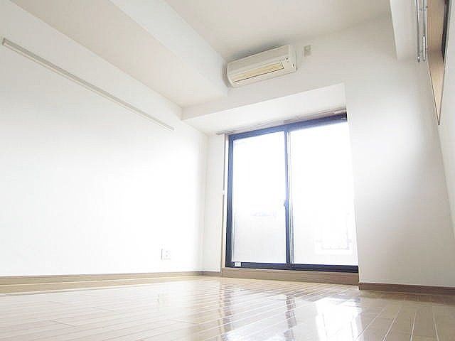 BluRock秋葉原の居間写真