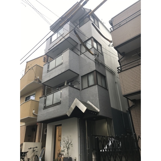 建物外観　鉄骨造4階建