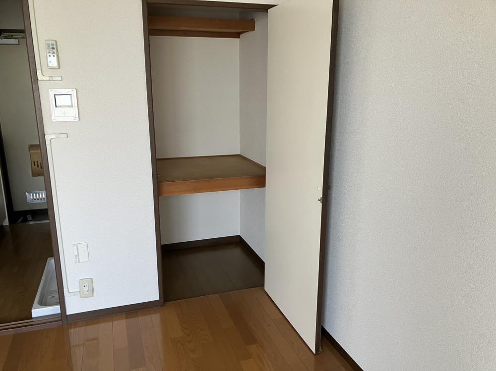 収納　同間取り別号室