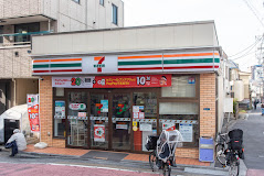 コンビニ　セブンイレブン 北区滝野川2丁目店（コンビニ）まで922m