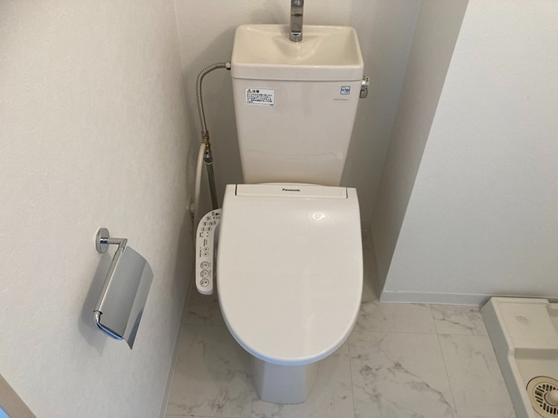 東急田園都市線 池尻大橋駅 徒歩7分 3階建 築20年のトイレ写真