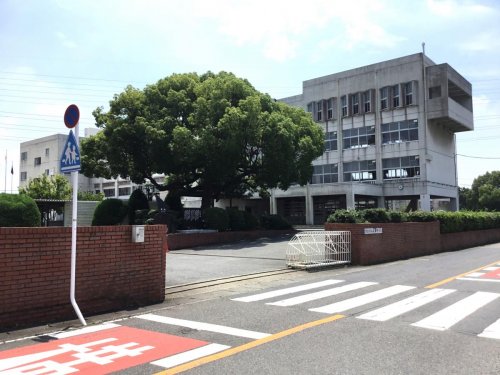 中学校　岩倉市立南部中学校（中学校）まで827m