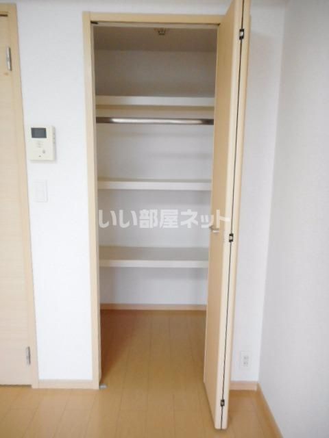 ＪＲ信越本線 長岡駅 バス乗車時間：11分 最寄りバス停で下車 徒歩3分 5階建 築16年の内装写真