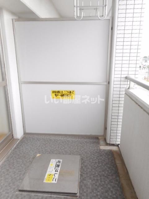 ＪＲ信越本線 長岡駅 バス乗車時間：11分 最寄りバス停で下車 徒歩3分 5階建 築16年の内装写真