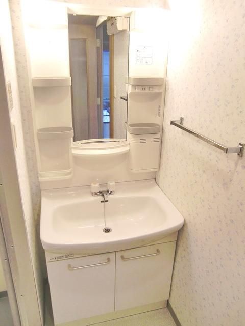洗面設備　綺麗な独立洗面所