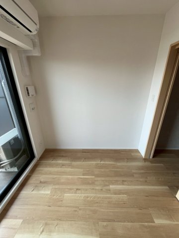その他部屋・スペース　開放的な寝室です