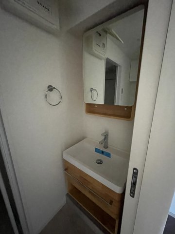 洗面設備　イメージとして同建物他部屋を表示しています