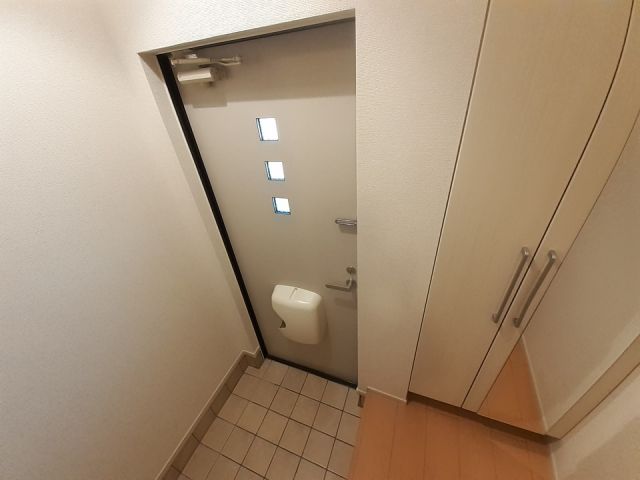 つくばエクスプレス つくば駅 徒歩30分 3階建 築13年の玄関写真
