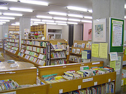 図書館　芝久保図書館（図書館）まで890m