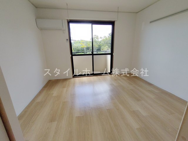 居室・リビング　別部屋写真です。