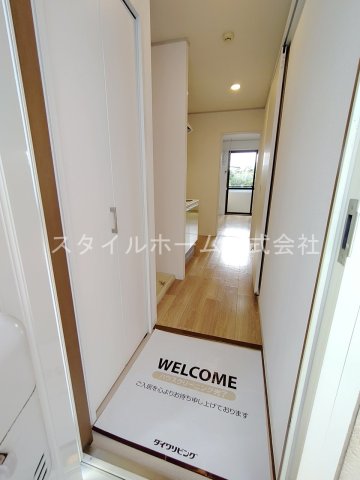 玄関　別部屋写真です。