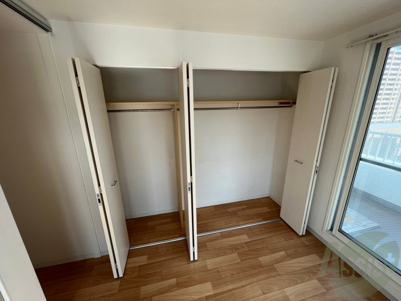 収納　寝室の収納です。部屋がすっきり片付きます。
