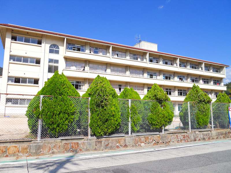 中学校　海田町立海田中学校（中学校）まで1194m