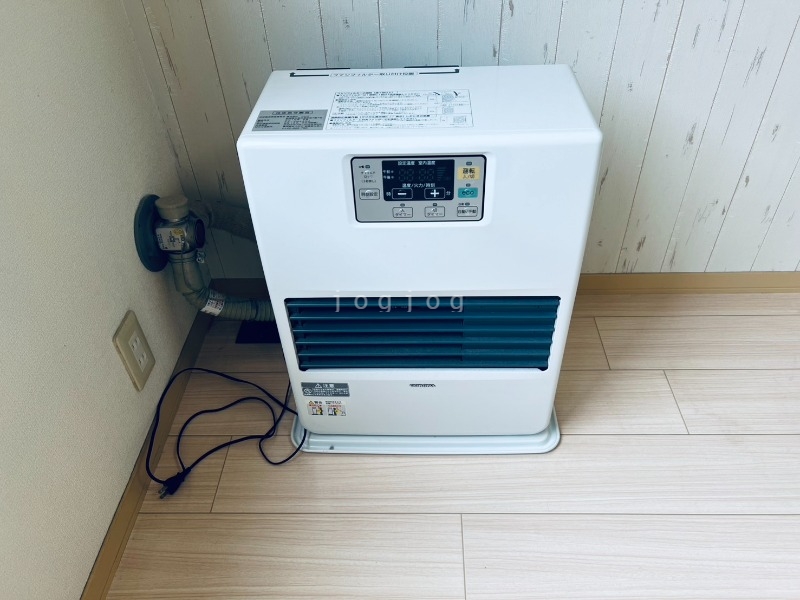 その他設備　冬はあったか灯油ストーブです。
