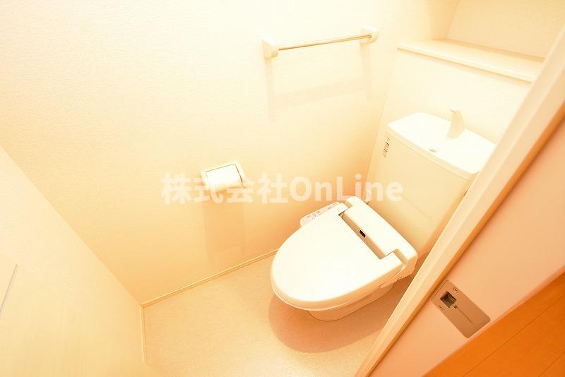 ＪＲ関西本線 八尾駅 徒歩11分 2階建 築13年のトイレ写真