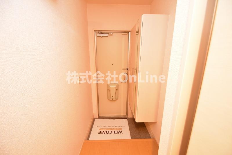 ＪＲ関西本線 八尾駅 徒歩11分 2階建 築13年の玄関写真