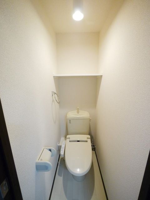 ＪＲ京浜東北線 浦和駅 徒歩12分 4階建 築9年のトイレ写真