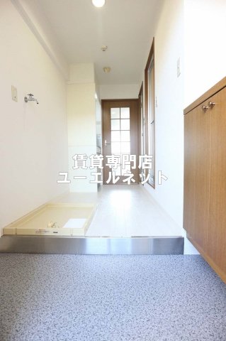 地下鉄御堂筋線 江坂駅 徒歩8分 5階建 築29年の玄関写真