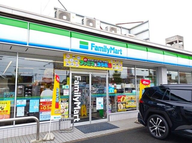 コンビニ　ファミリーマート（コンビニ）まで660m