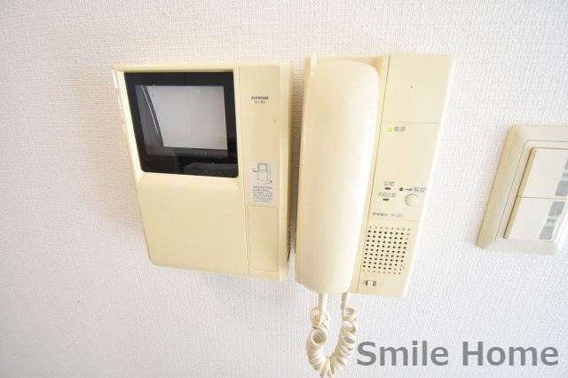 セキュリティ　TVモニターホンは安心ですね。誰か確認してから開けて下さいね