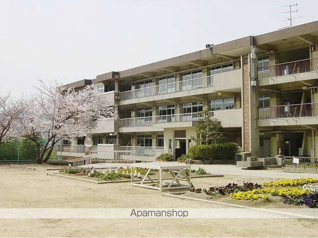 小学校　郷内小学校（小学校）まで700m