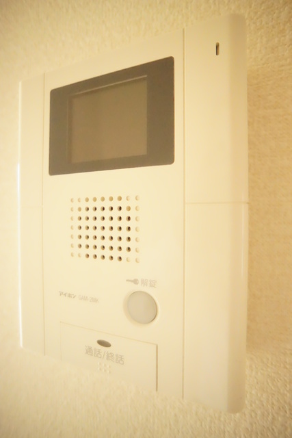 セキュリティ　来訪者の姿を確認できるＴＶモニター付インターホン設置済です！
