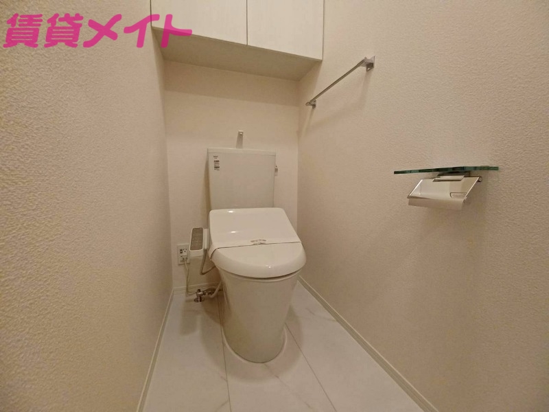 トイレ　同型参考写真