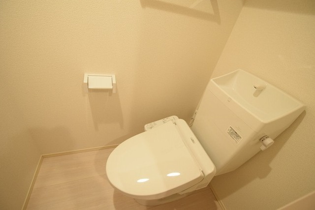 神戸電鉄三田線 道場南口駅 徒歩6分 2階建 築7年のトイレ写真