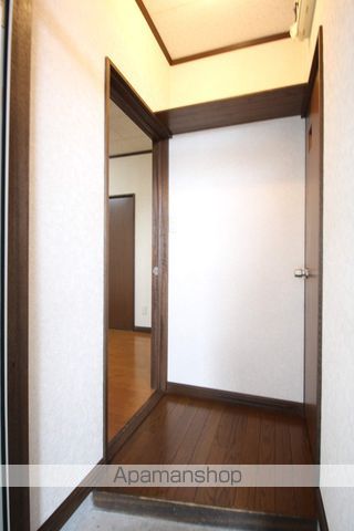 地下鉄東西線 ひばりが丘駅 徒歩12分 3階建 築32年の玄関写真