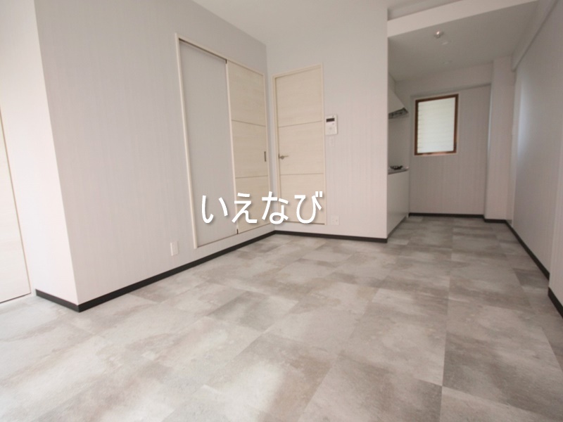 ＪＲ山陽本線 岡山駅 徒歩32分 7階建 築38年の居間写真
