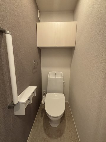 ＪＲおおさか東線 ＪＲ淡路駅 徒歩15分 3階建 築1年のトイレ写真