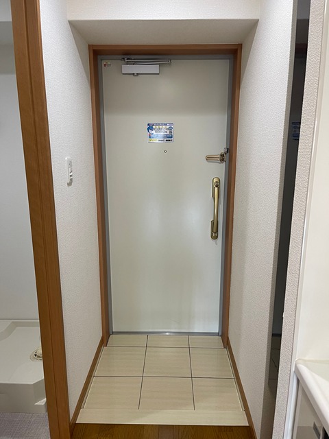 玄関　同物件別号室のものです。