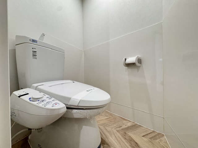 阪急宝塚線 豊中駅 徒歩2分 5階建 築40年のトイレ写真