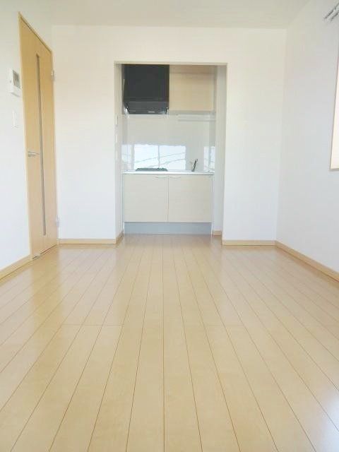 その他部屋・スペース　バルコニー側から見た居室