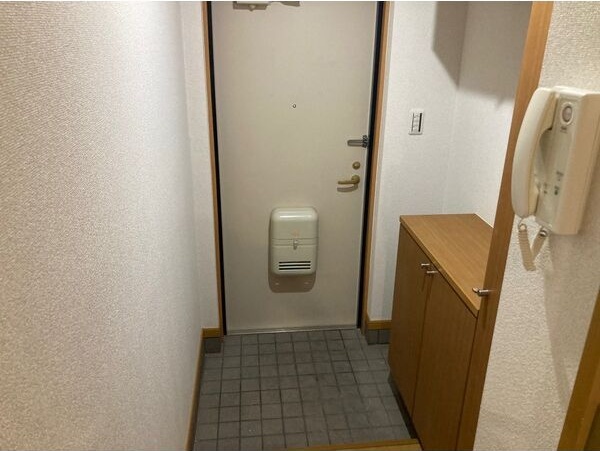 クレモナ山手の玄関写真