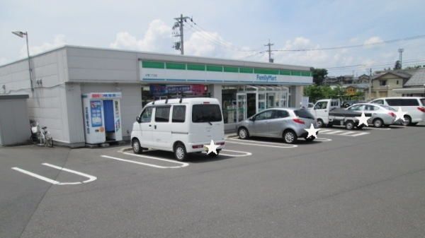 コンビニ　ファミリーマート（コンビニ）まで500m