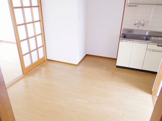 エルディム鳥海の居間写真