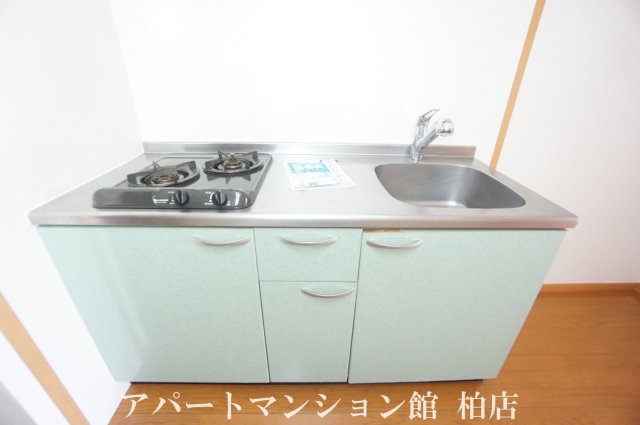 キッチン　※別号室参考写真です ※現況優先