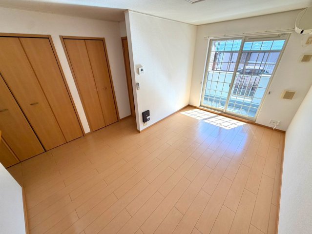 ＪＲ総武本線 四街道駅 徒歩17分 2階建 築19年の居間写真
