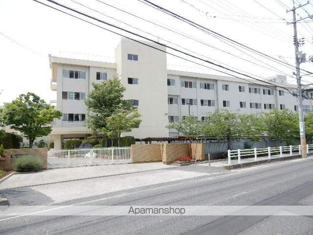 中学校　岡山市立芳泉中学校（中学校）まで501m