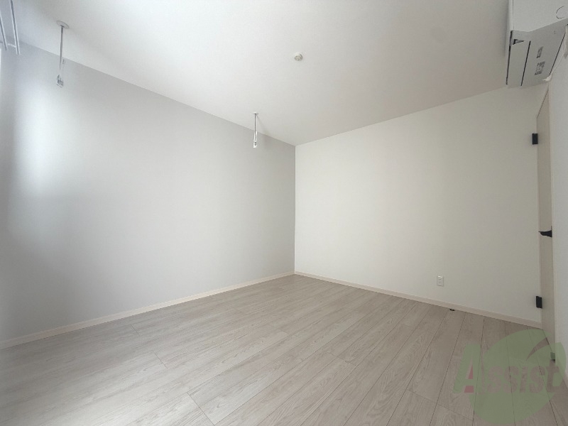 その他部屋・スペース　リビングの別角度になります。明るい印象のお部屋ですね。