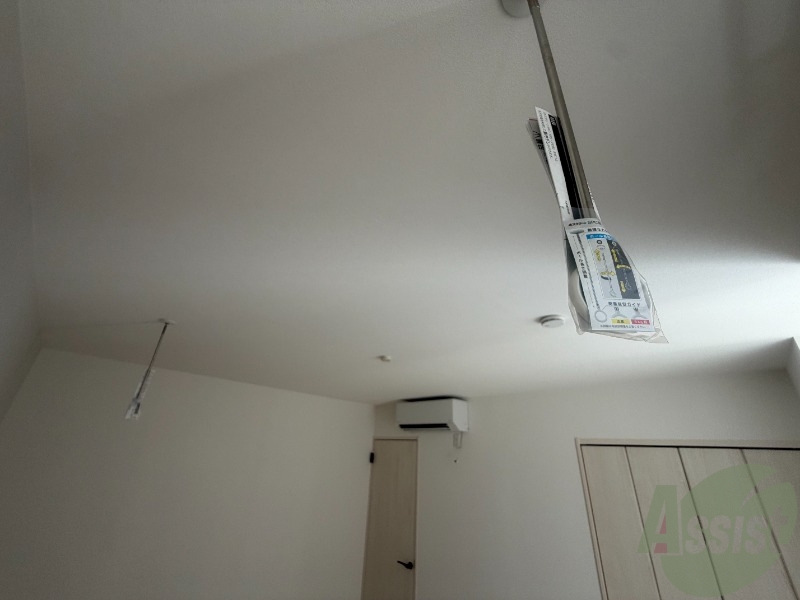 バルコニー　室内物干しになります。天気に左右されずに洗濯物ができます。